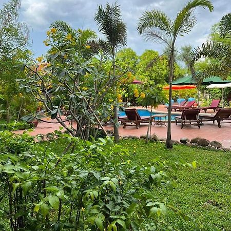 Hotel The Moon Kampot Boutique Exterior foto