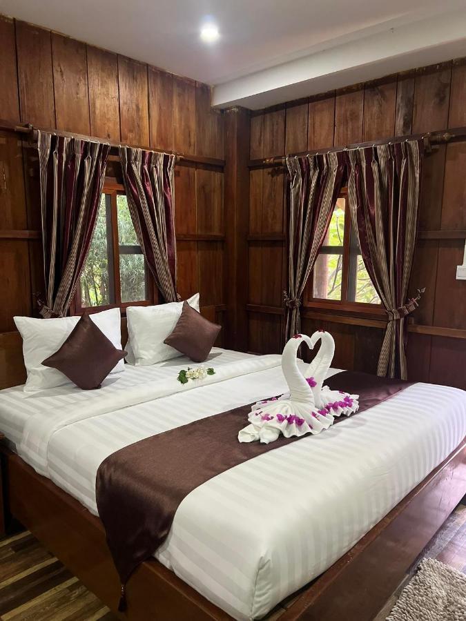Hotel The Moon Kampot Boutique Exterior foto