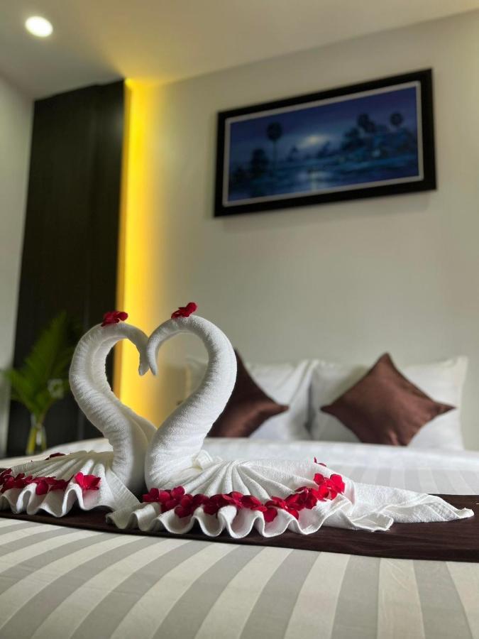 Hotel The Moon Kampot Boutique Exterior foto