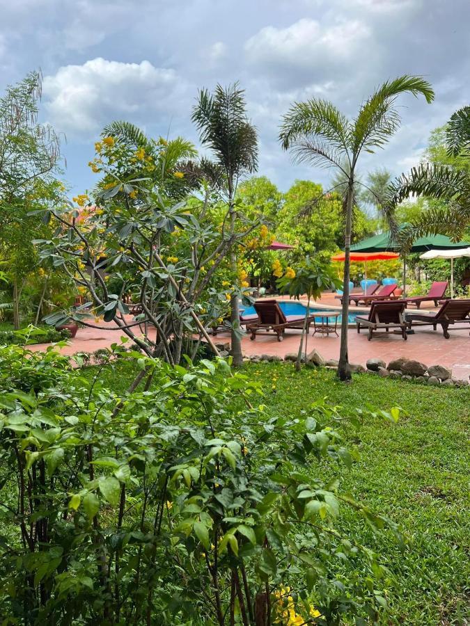 Hotel The Moon Kampot Boutique Exterior foto