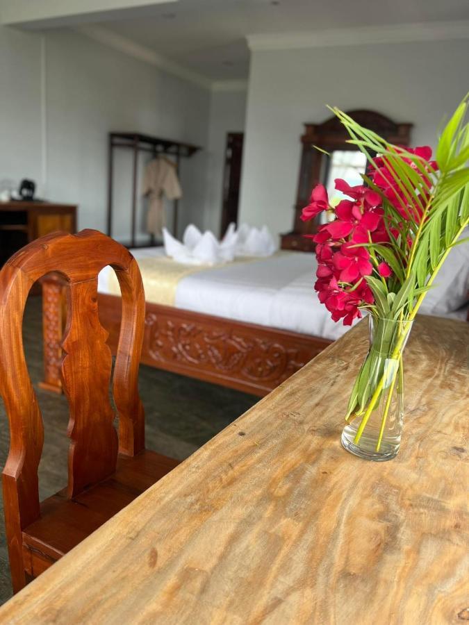 Hotel The Moon Kampot Boutique Exterior foto
