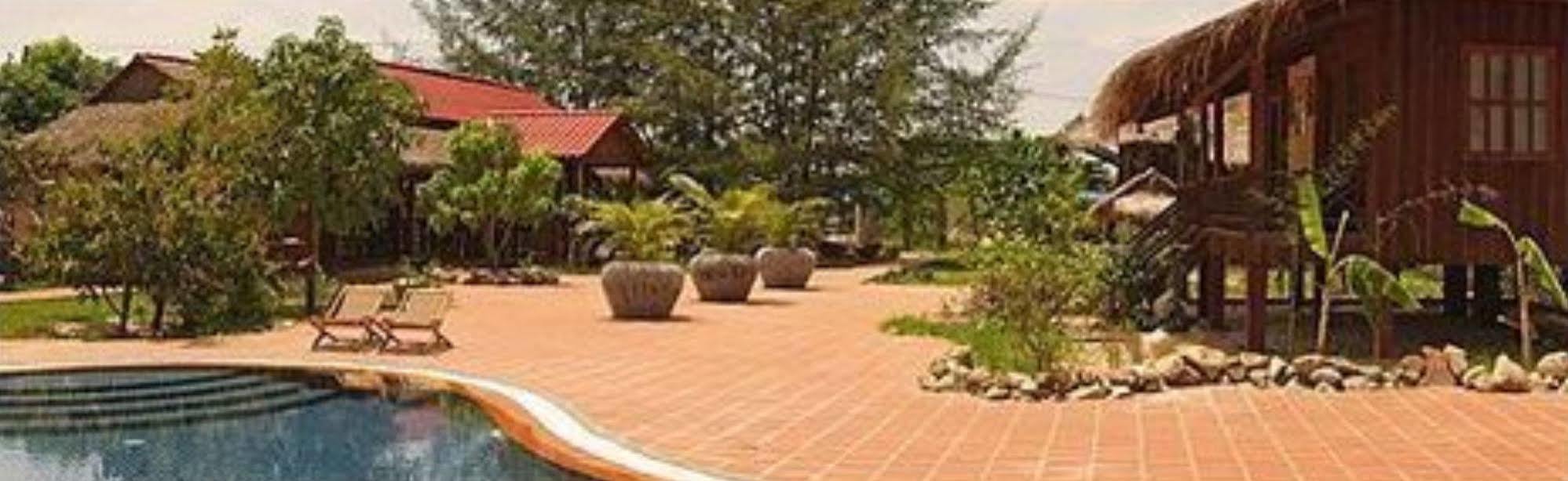 Hotel The Moon Kampot Boutique Exterior foto